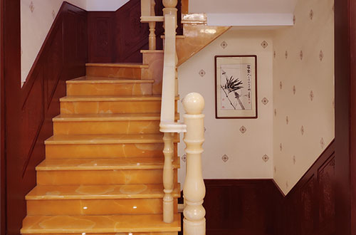 慈溪中式别墅室内汉白玉石楼梯的定制安装装饰效果
